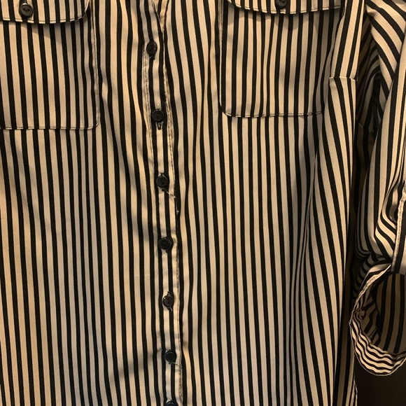 Ladies button down top - Picture 9 of 9